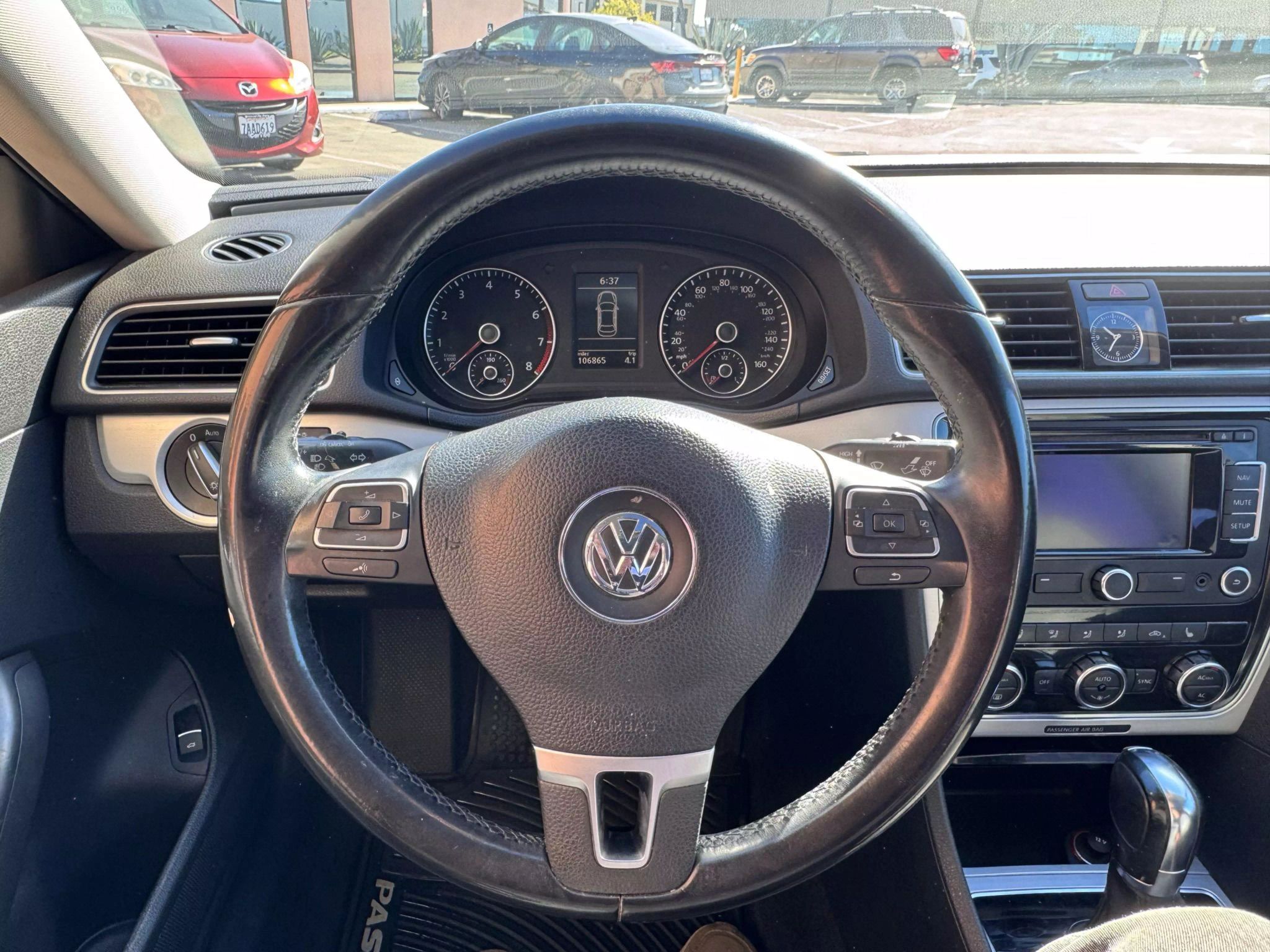 2012 Volkswagen Passat SE photo 8