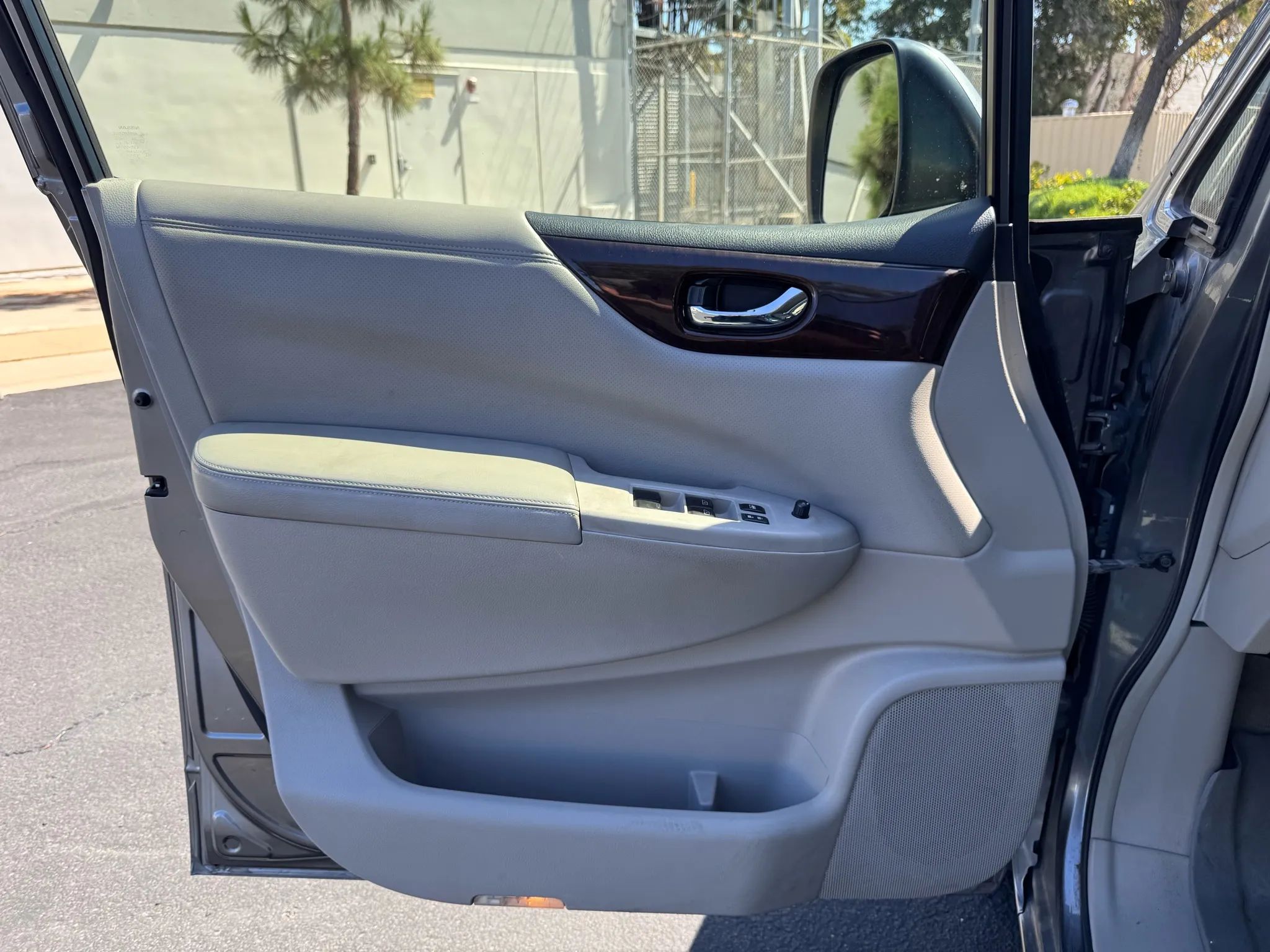 2015 Nissan Quest SV photo 5
