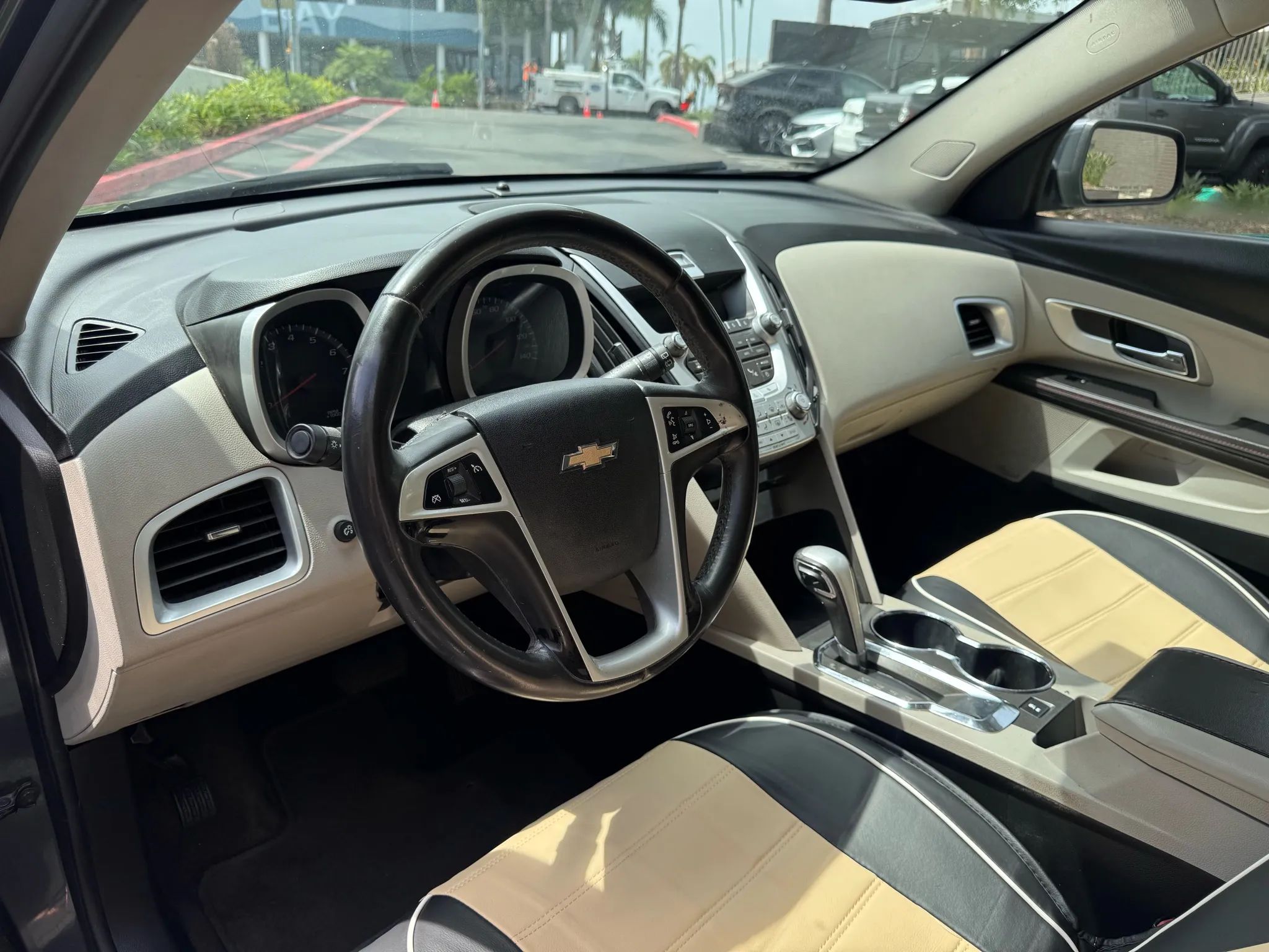 2011 Chevrolet Equinox LT photo 4