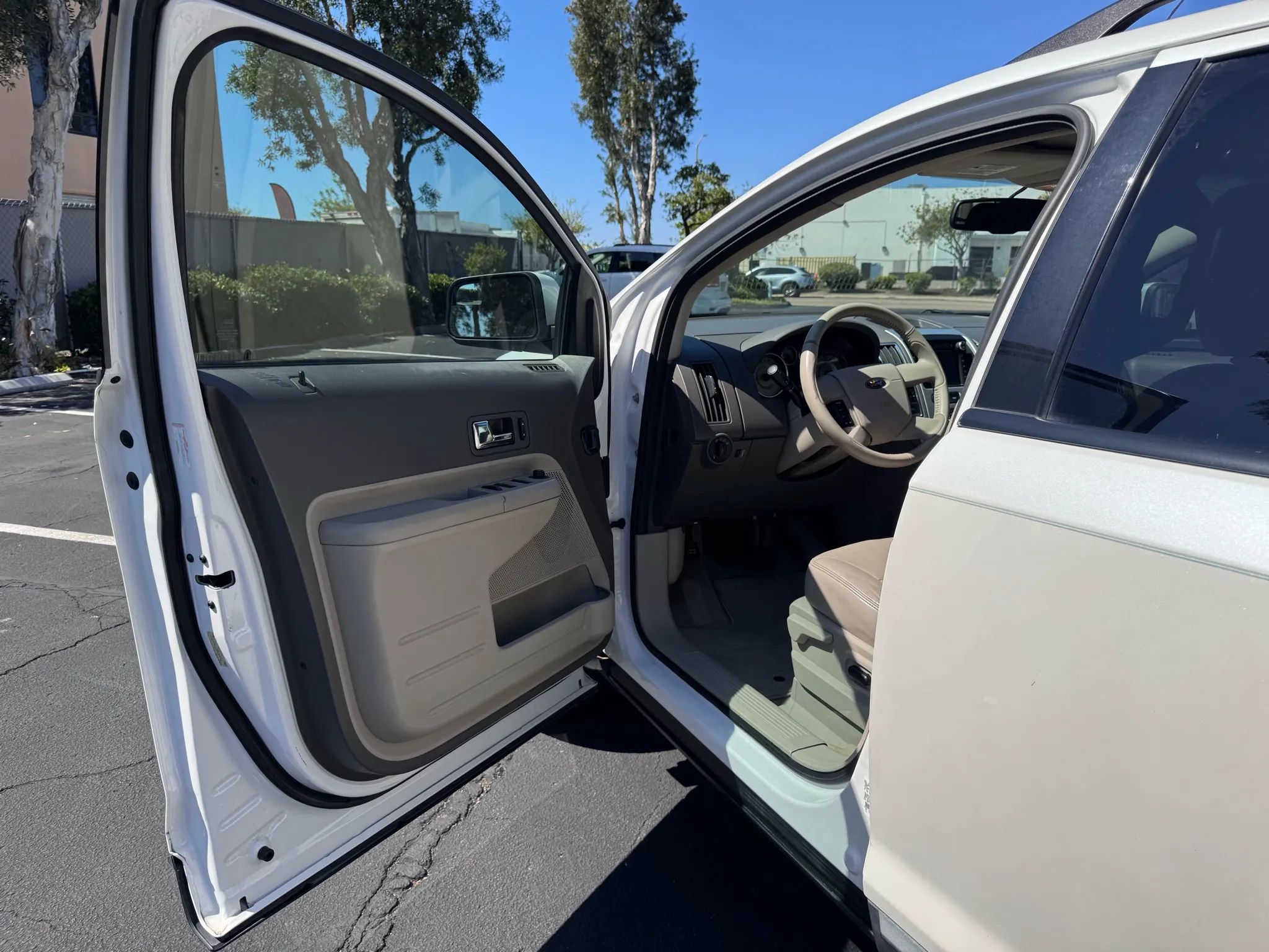 2010 Ford Edge SEL photo 4