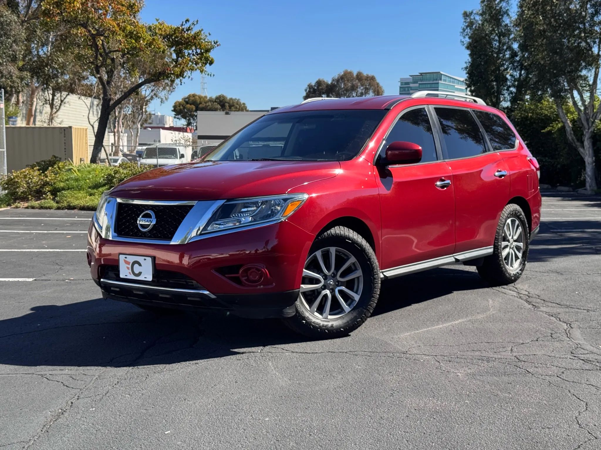 2015 Nissan Pathfinder S photo 2