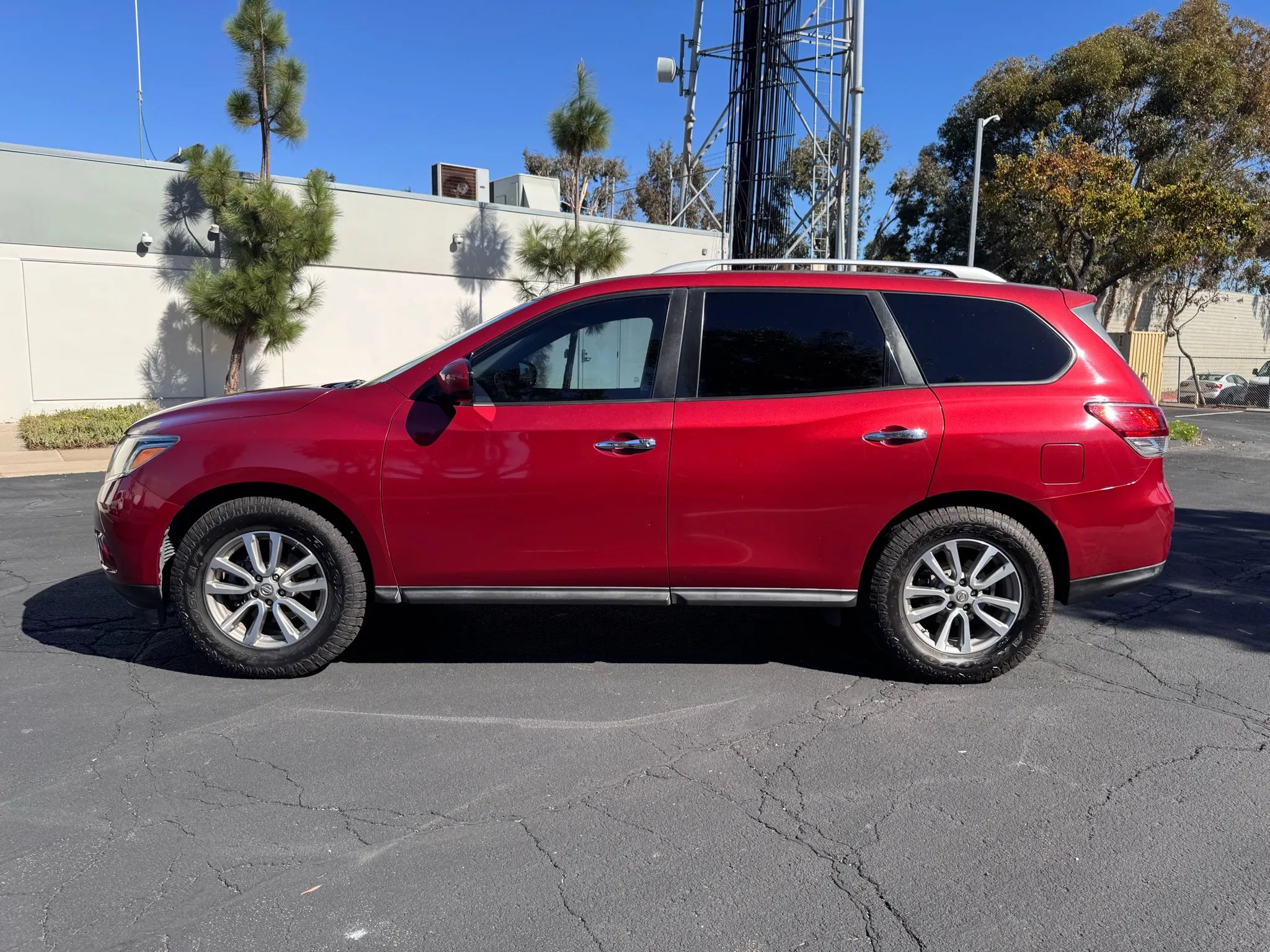 2015 Nissan Pathfinder S photo 3