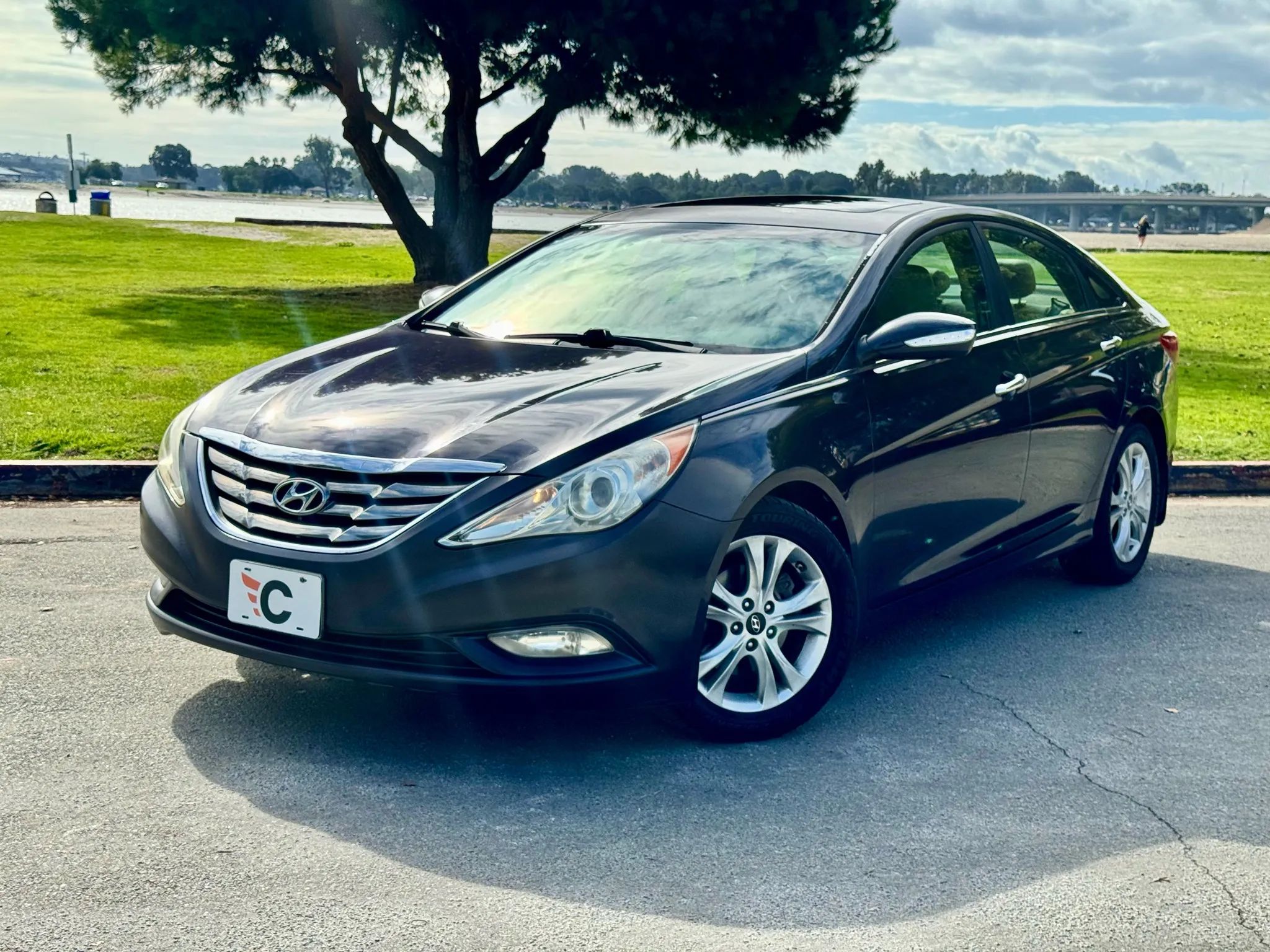 2011 Hyundai Sonata Limited photo 2