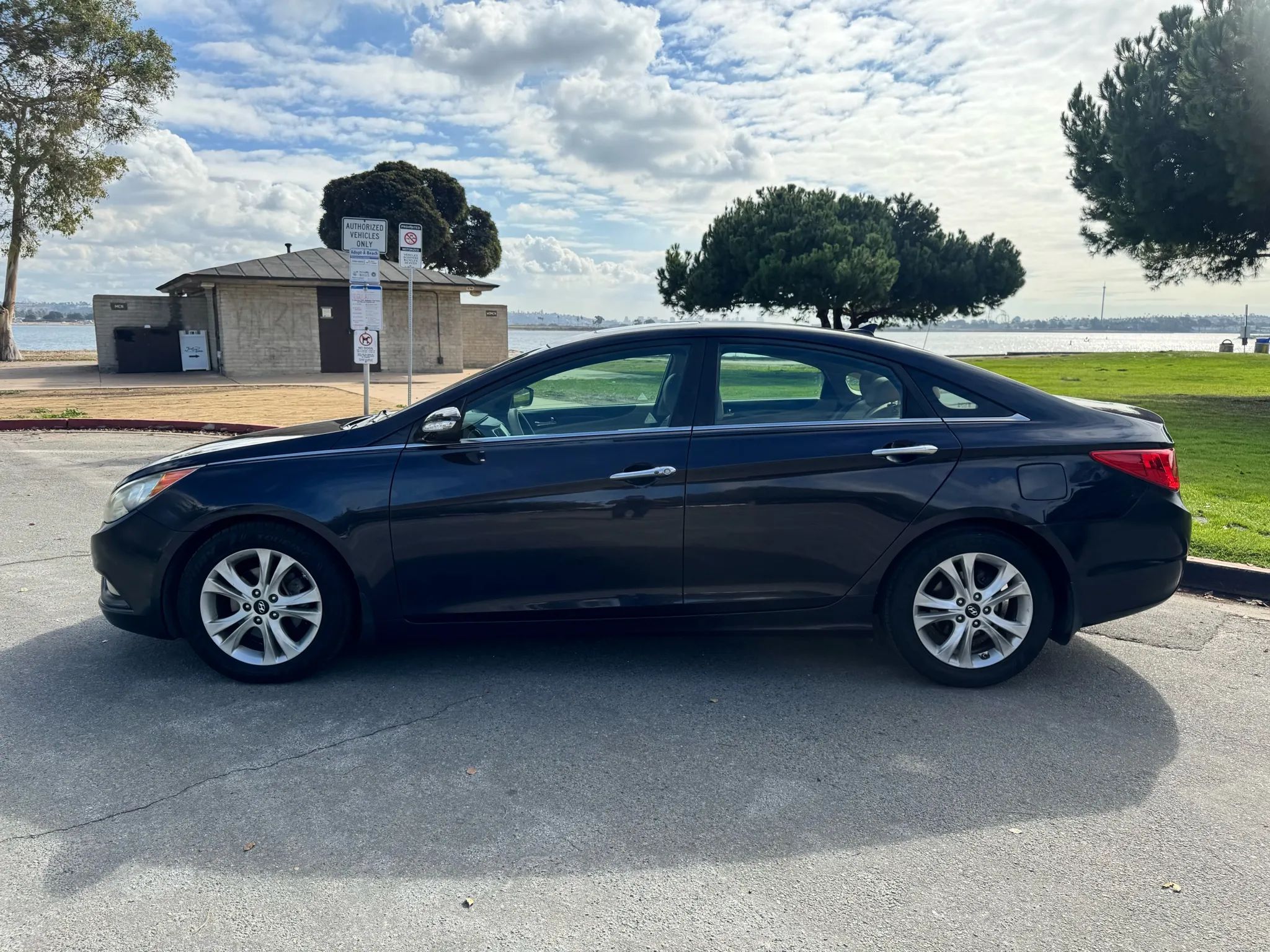 2011 Hyundai Sonata Limited photo 3