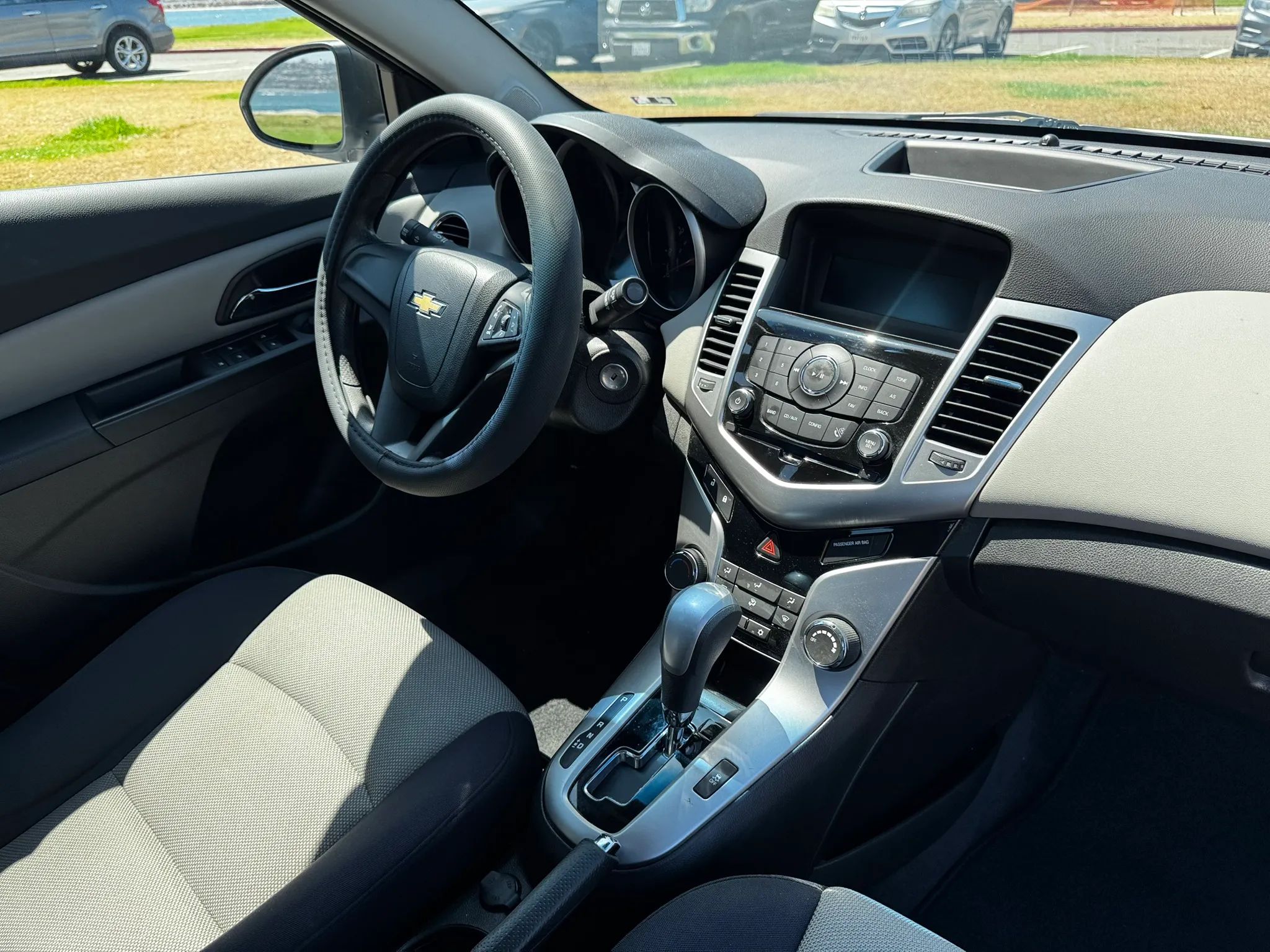 2014 Chevrolet Cruze LS - Photo 23