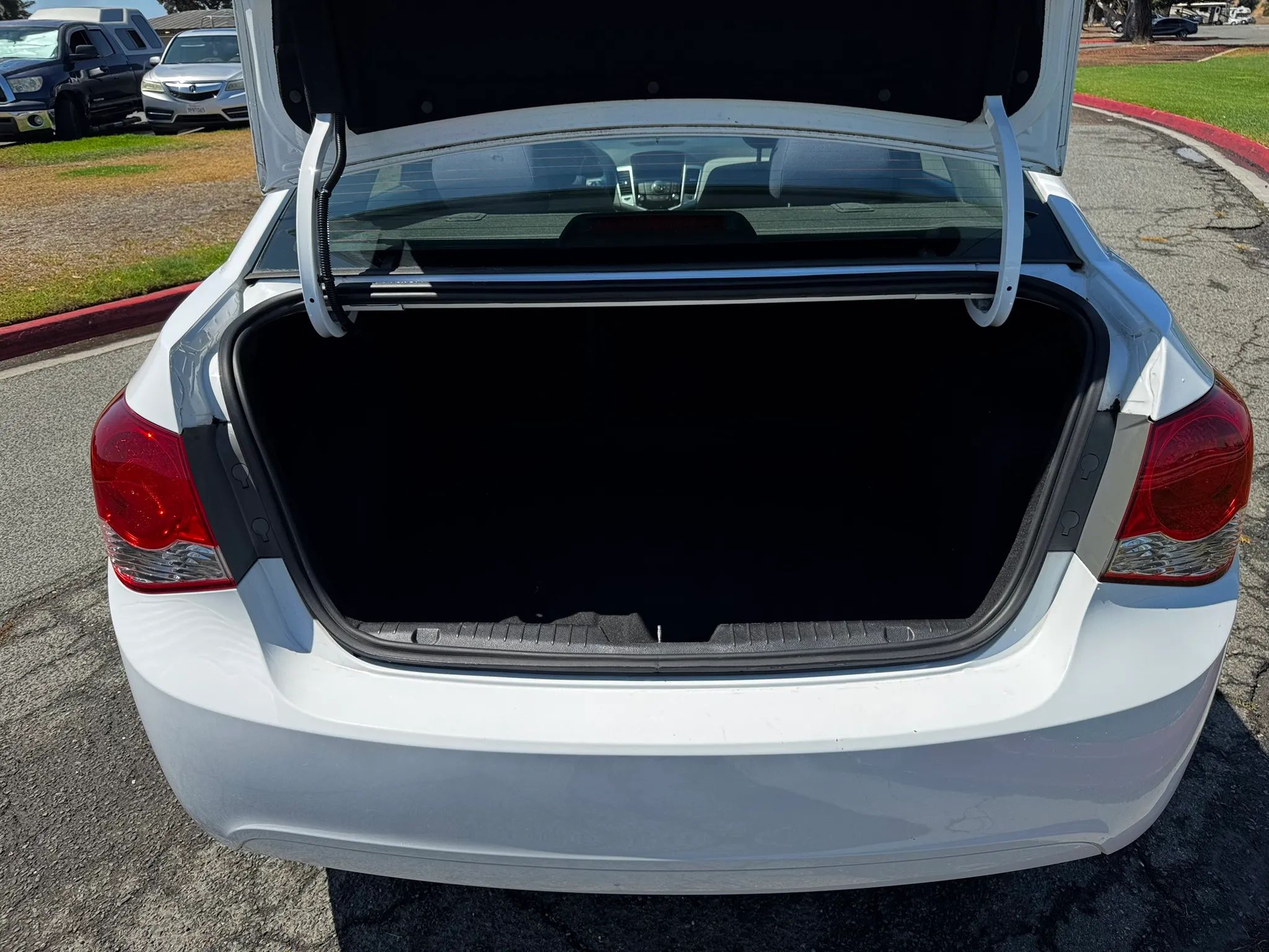 2014 Chevrolet Cruze LS - Photo 28