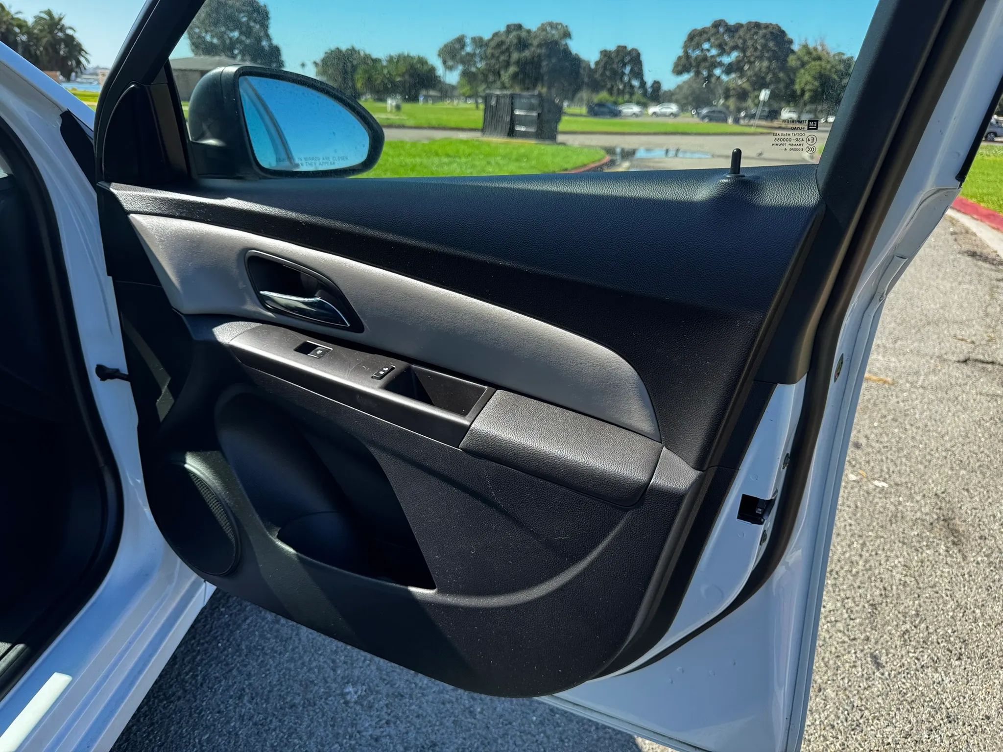 2015 Chevrolet Cruze LS - Photo 23