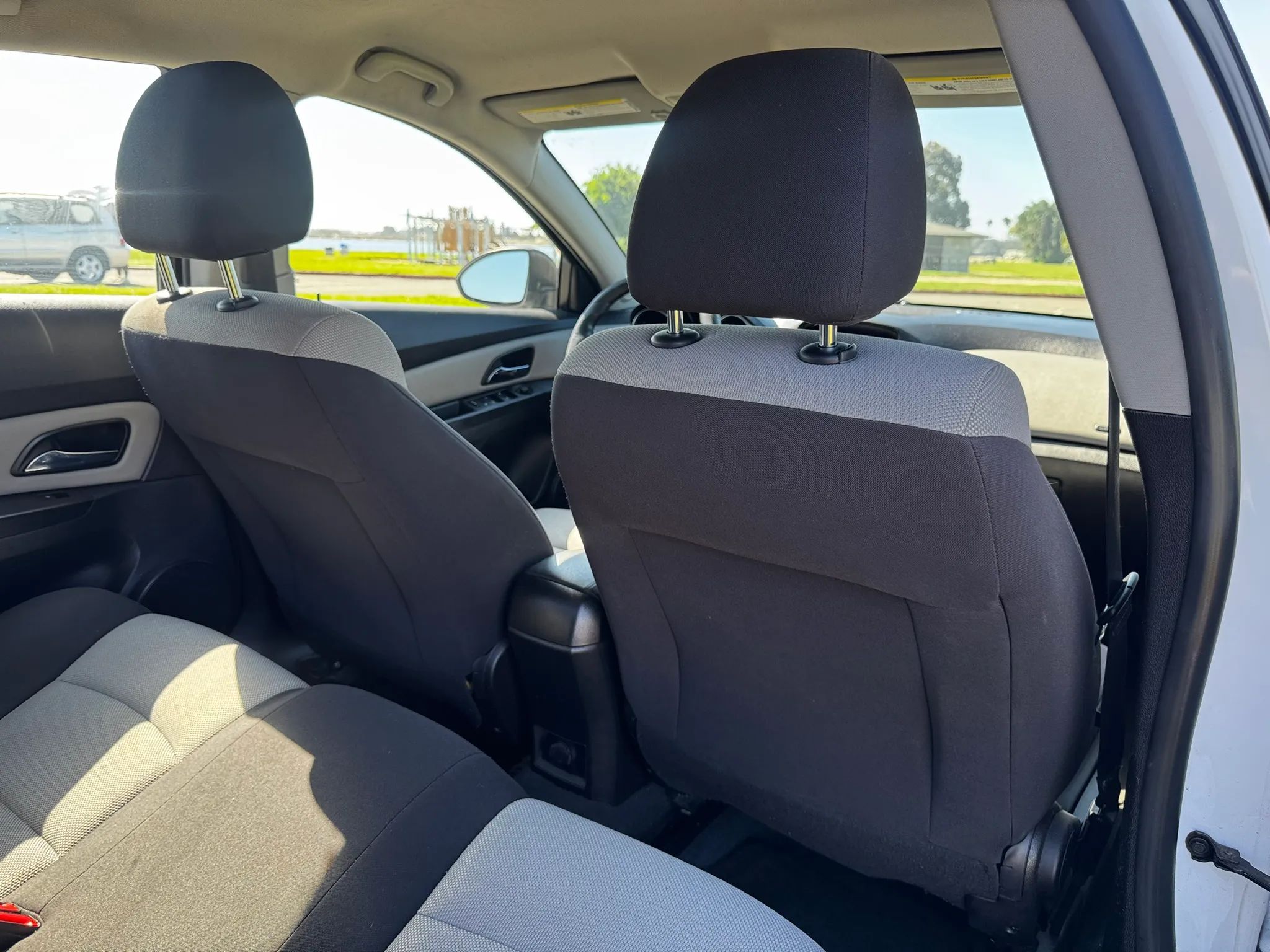 2015 Chevrolet Cruze LS - Photo 29