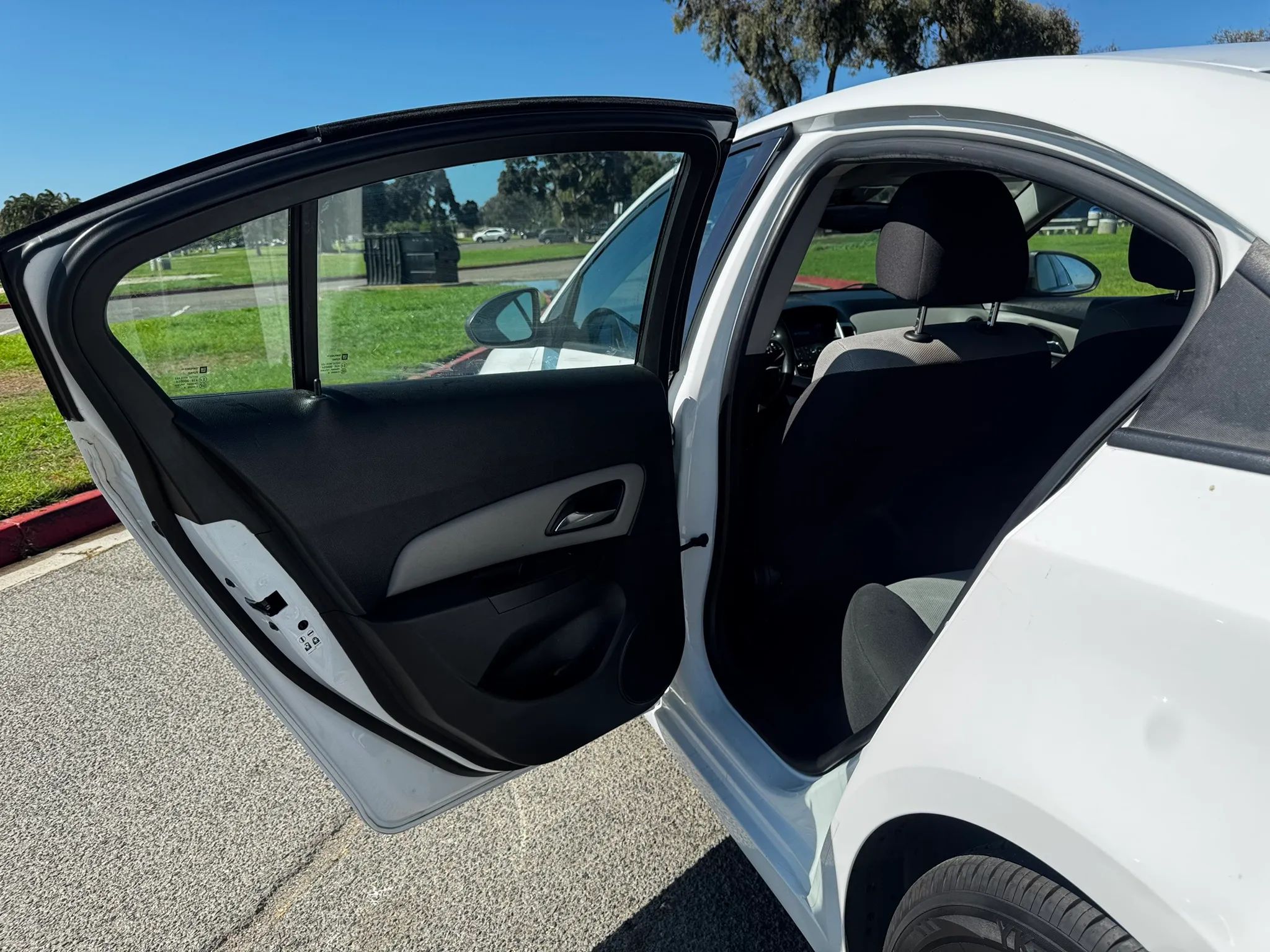 2015 Chevrolet Cruze LS - Photo 31
