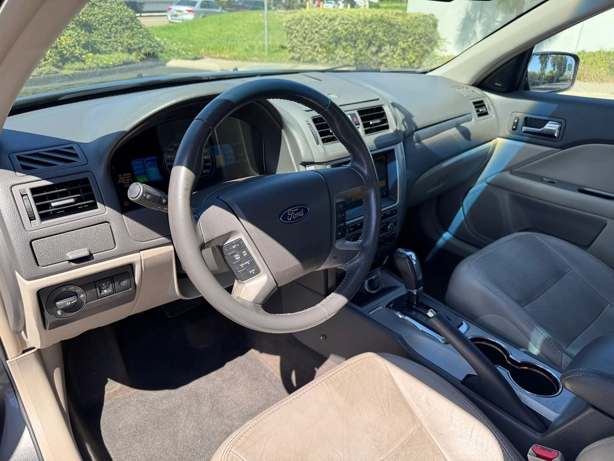 2010 Ford Fusion Hybrid - Photo 14