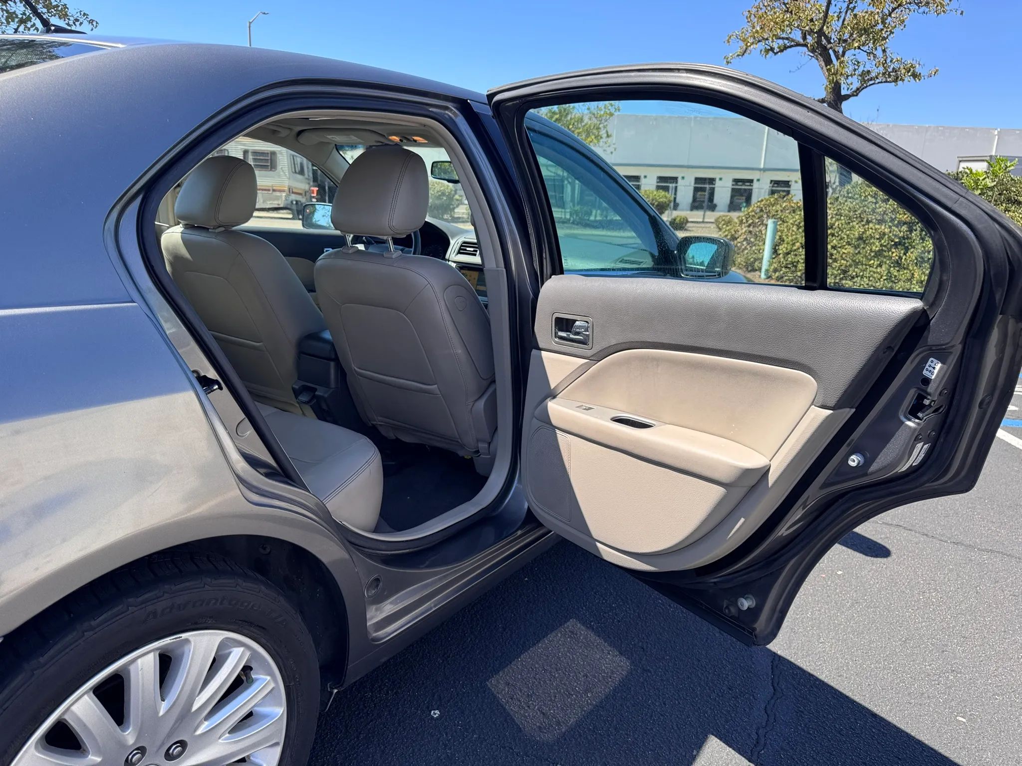 2010 Ford Fusion Hybrid - Photo 32